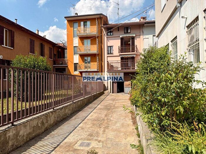 Casa con 6 locali in vendita in VIA CESARE BATTISTA, Centro, Gazzaniga