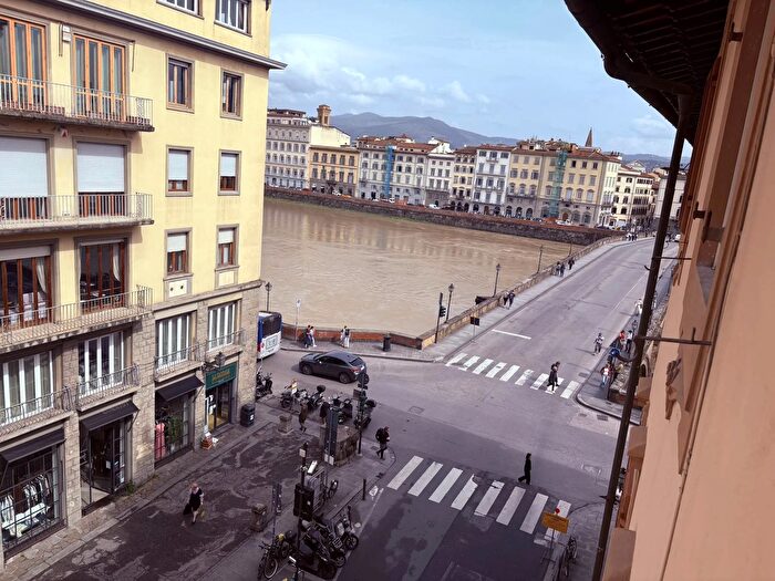 Appartamento con 6 locali in vendita in Lungarno Guicciardini Firenze, Firenze