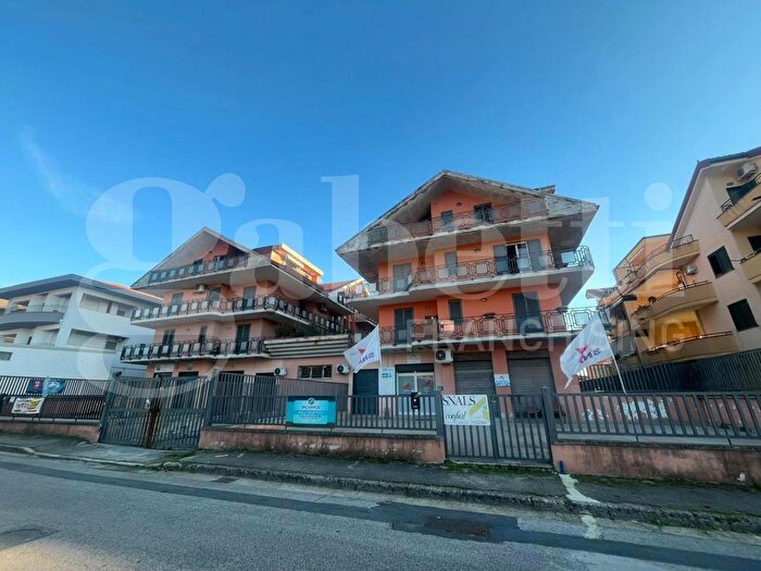 Appartamento con 5 locali in vendita in Via Capitano Alberto Bizzarri, Calvi Risorta