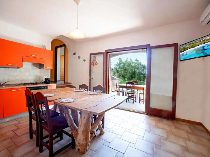 Casa trilocale in vendita in Via Telamone, Budoni