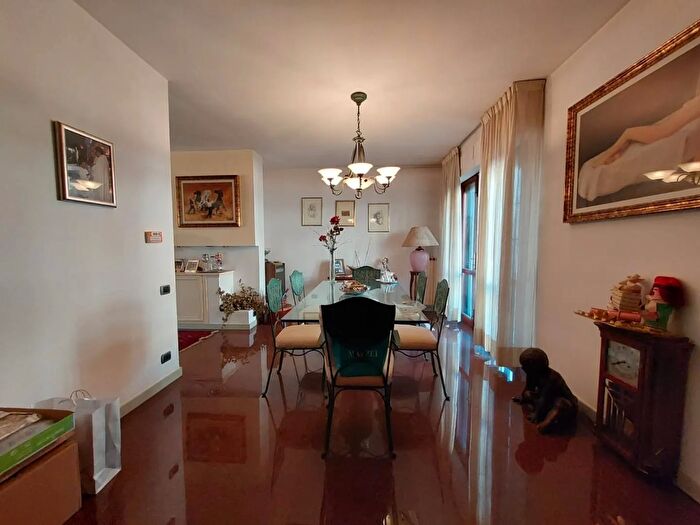 Casa con 7 locali in vendita in Via Niccolaioni Pontedera, Pontedera