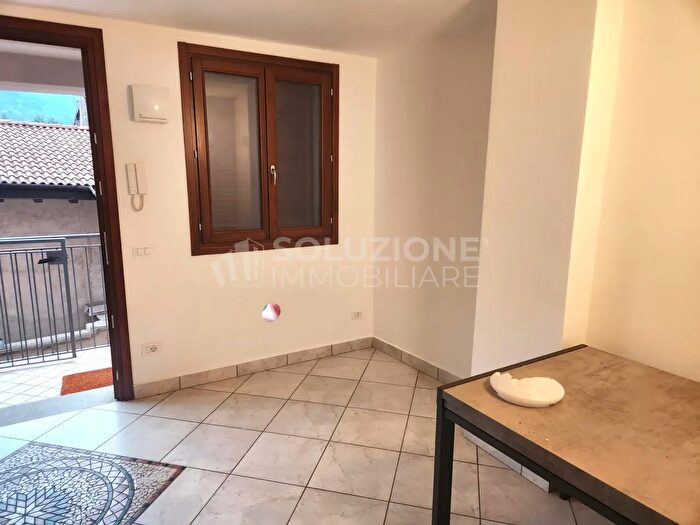Appartamento trilocale in vendita in Via Manzoni, Gazzaniga
