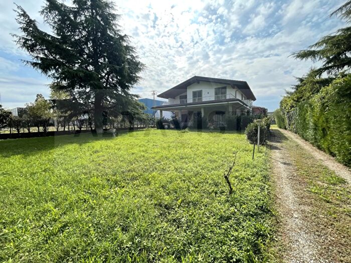 Casa con 8 locali in vendita in Via XX Settembre, Flero