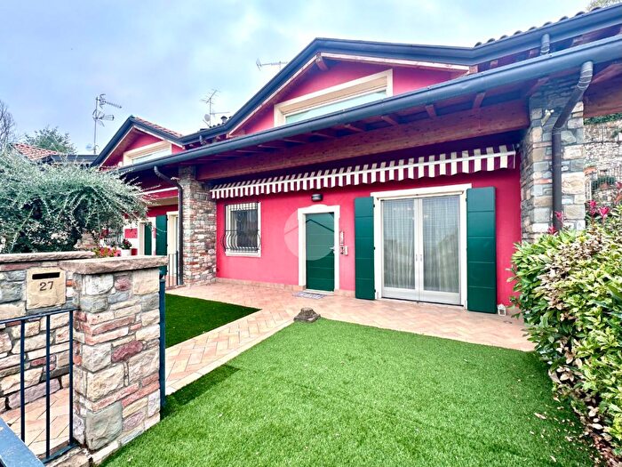 Casa quadrilocale in vendita in Via Belvedere, Capriolo