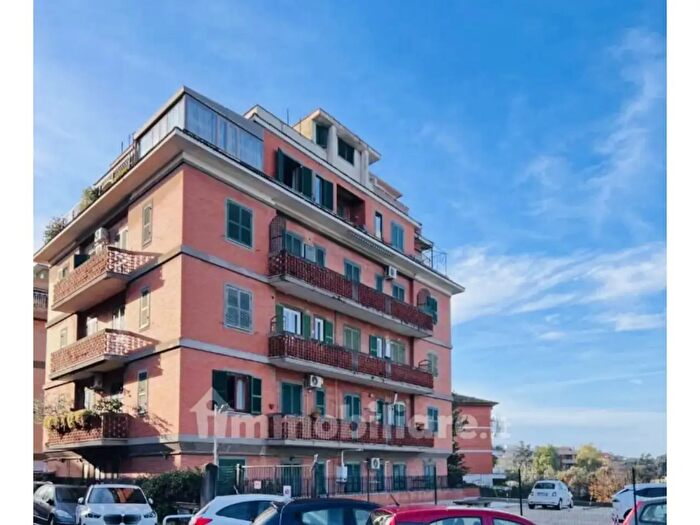 Appartamento trilocale in vendita in Via Garlenda, Roma