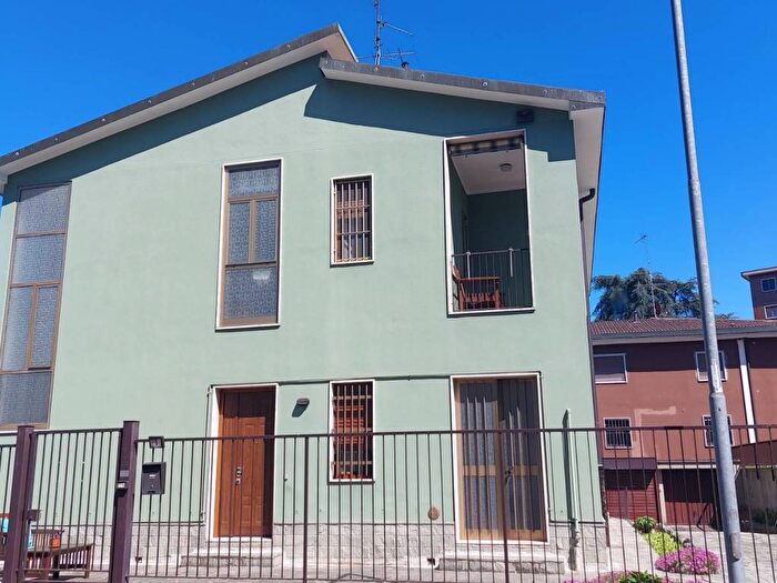 Appartamento quadrilocale in vendita in Via Giuseppe Mazzini, Centro, Rozzano