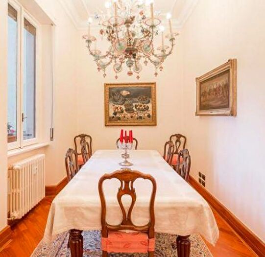 Appartamento con 6 locali in vendita in Reggio Emilia