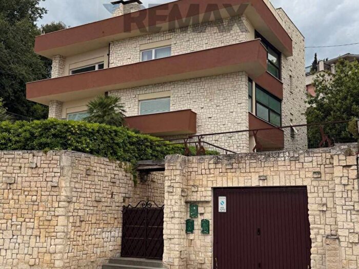 Appartamento trilocale in affitto in Passetto, Ancona