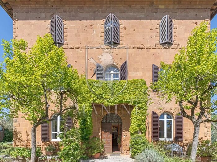 Casa con 16 locali in vendita in Piazza Dante Alighieri, Pienza