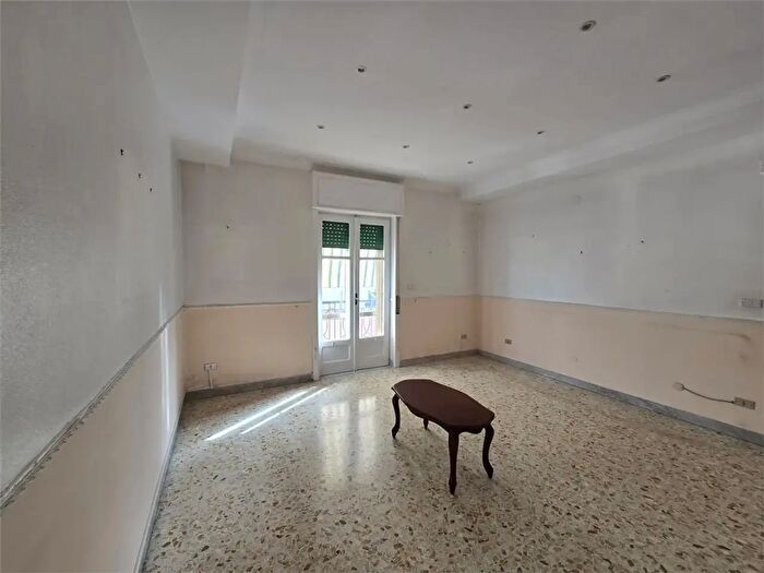 Appartamento trilocale in affitto in Via Einaudi, Volla