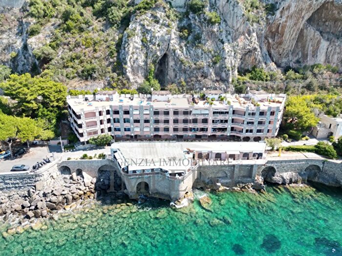 Appartamento quadrilocale in vendita in Via Balzi Rossi, Ventimiglia