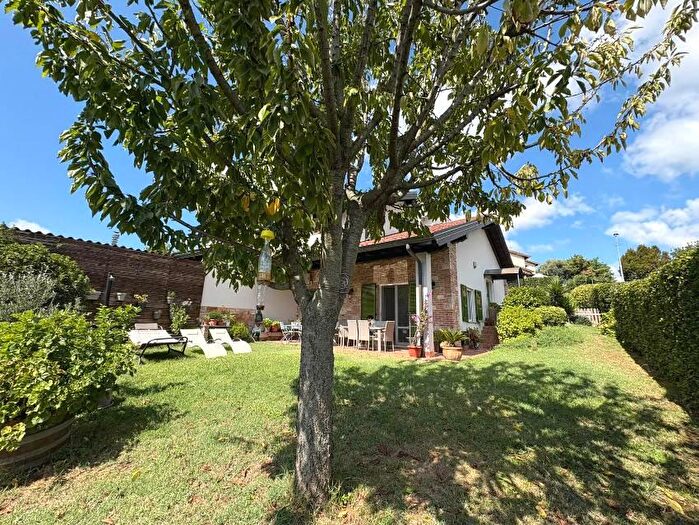 Casa con 7 locali in vendita in Stradella