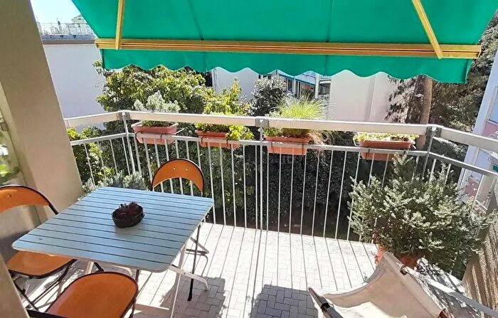 Appartamento con 9 locali in vendita in Via Montallegro, Genova