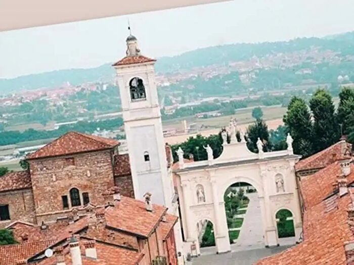 Appartamento con 6 locali in vendita in Via Vittorio Emanuele II, Cherasco