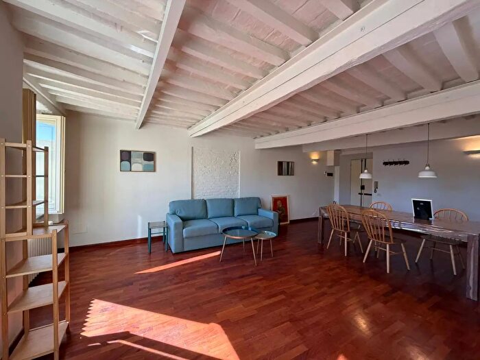 Appartamento con 5 locali in affitto in Pisa