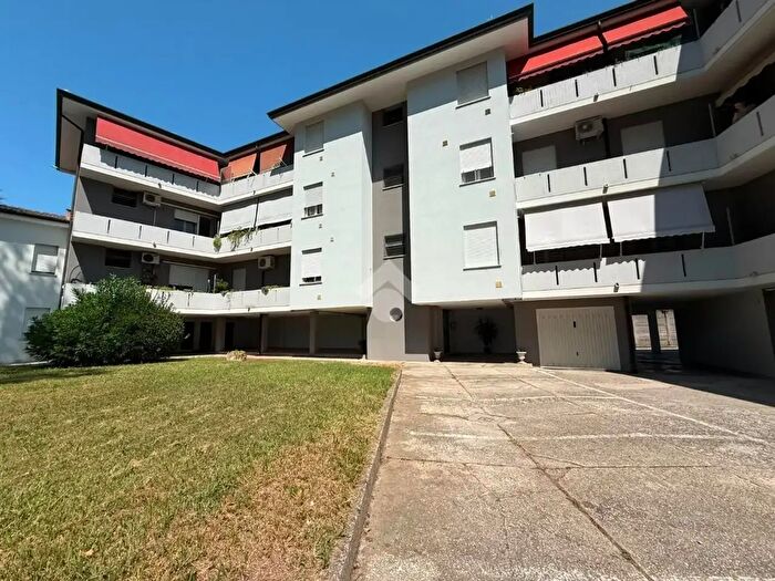 Appartamento trilocale in vendita in Viale Giovanni Amendola, Rovigo