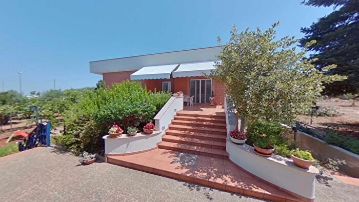 Casa con 6 locali in vendita in Locorotondo