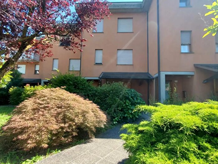 Appartamento con 5 locali in vendita in Via Tonini, Modena