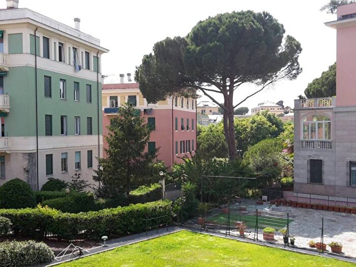 Appartamento trilocale in affitto in Via Oreste De Gaspari, Albaro, Genova