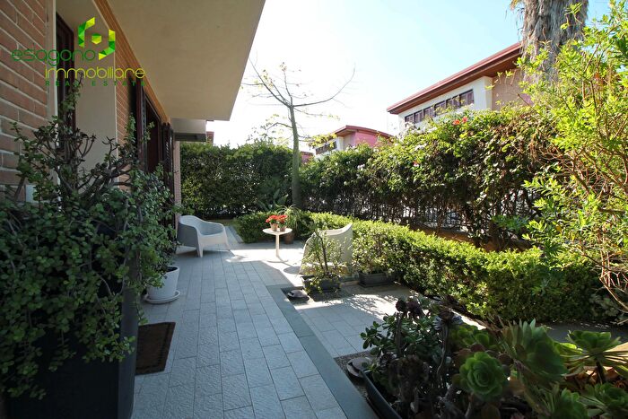 Casa con 7 locali in vendita in Siracusa