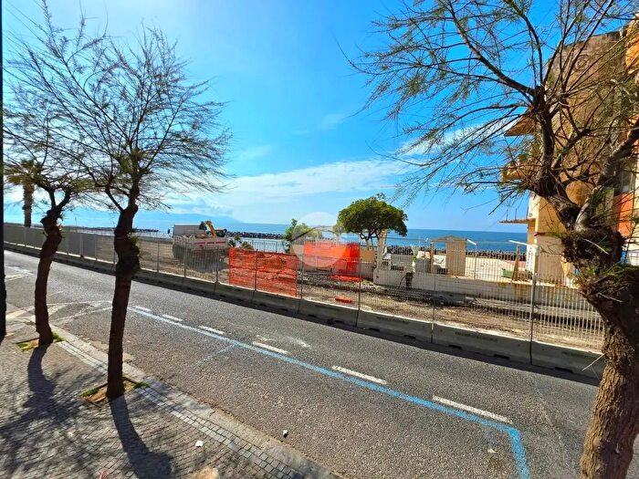 Appartamento trilocale in vendita in Via Litoranea, Torre Del Greco