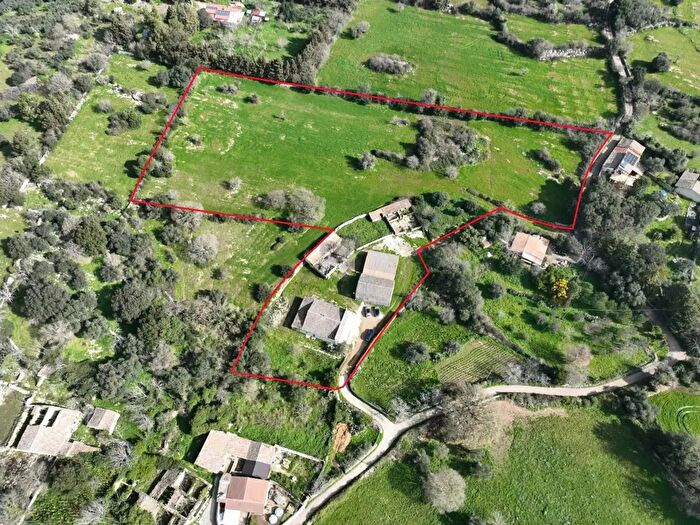 Casa con 11 locali in vendita in Noto