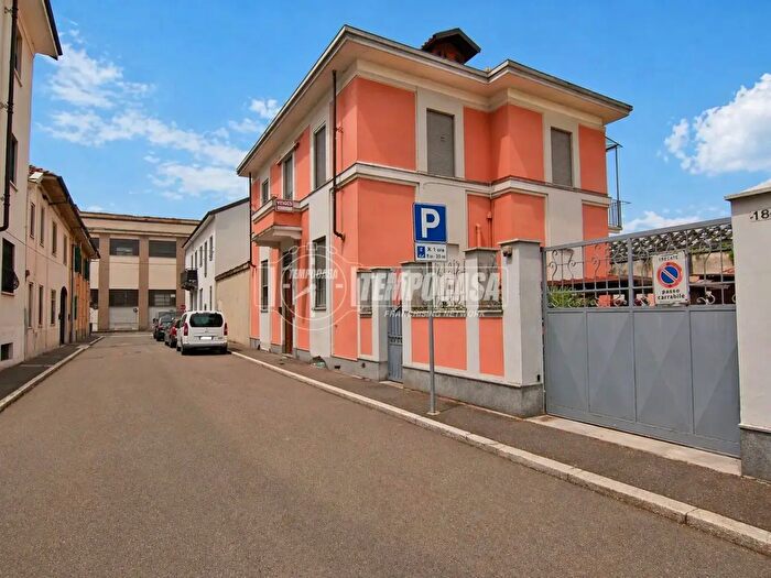 Case in Vendita e in Affitto - 3