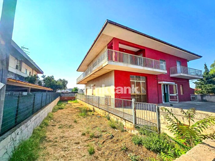 Casa con 12 locali in vendita in Via Sorda Scicli, Modica