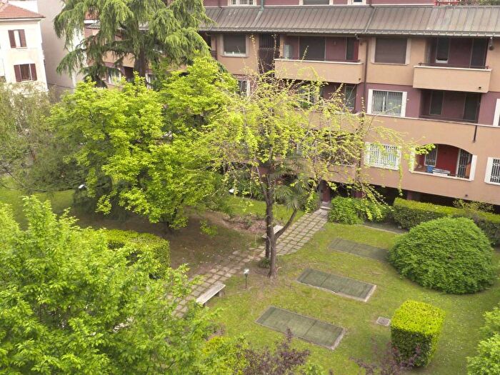 Appartamento trilocale in affitto in Via Fratelli Salvioni, Sempione, Milano