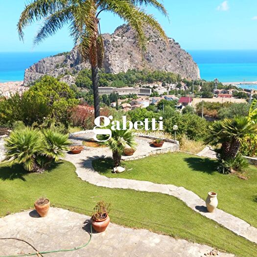 Casa con 6 locali in vendita in Via Croce Parrino, Cefalu