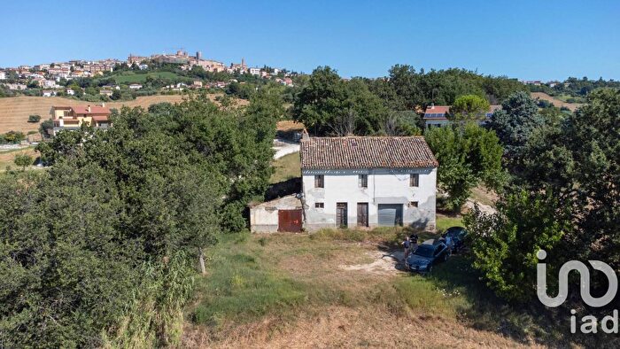 Casa con 8 locali in vendita in Via San Lorenzo, Filottrano