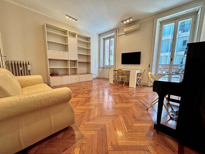 Appartamento trilocale in affitto in Via Mauro Macchi, Centrale, Milano