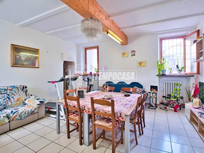 Appartamento trilocale in vendita in Via Braia, Biandrate