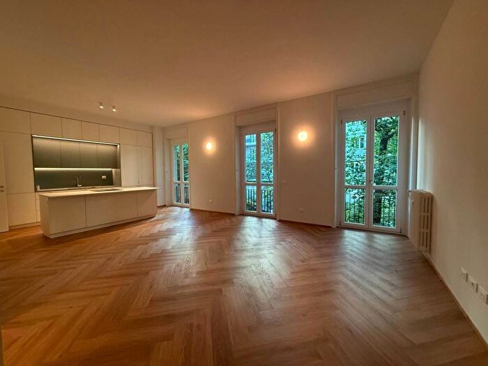 Appartamento trilocale in affitto in Via della Moscova, Moscova, Milano
