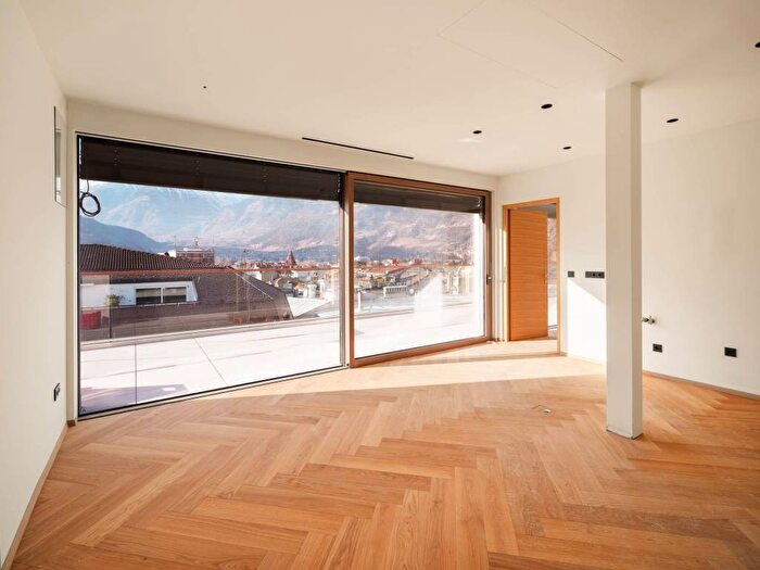 Appartamento bilocale in affitto in Via Cassa di Risparmio, Centro, Merano