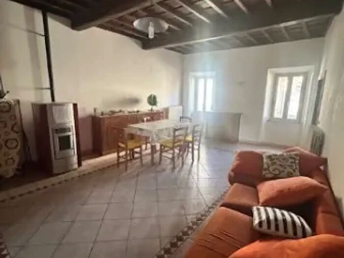 Appartamento con 6 locali in vendita in Vicolo SantAntonio Abate, Alatri