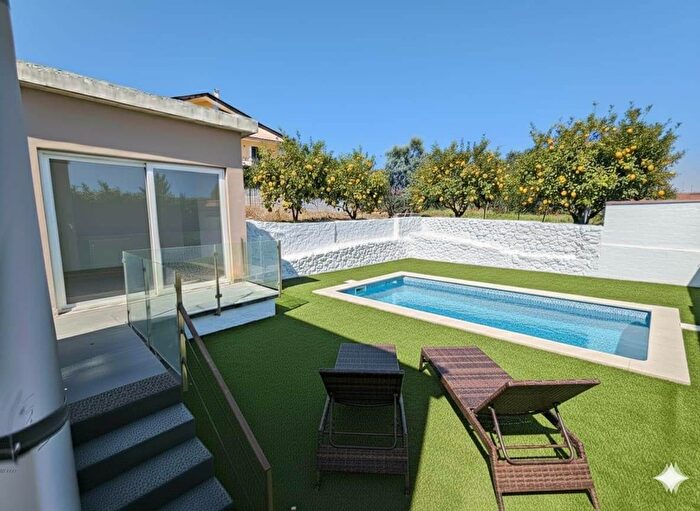 Appartamento con 6 locali in vendita in Via Londa, Acireale