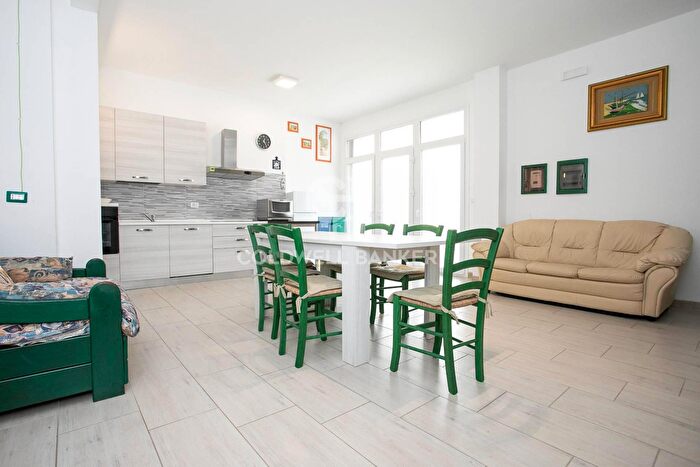 Appartamento quadrilocale in vendita in Via Enrico De Nicola, Tarquinia