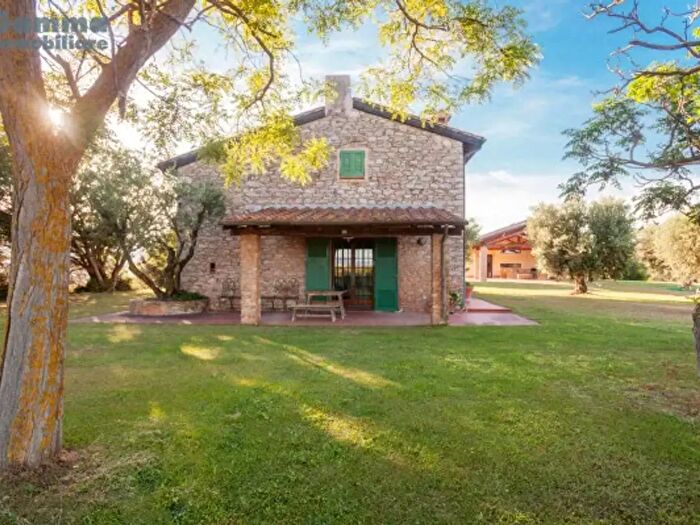 Casa con 6 locali in vendita in Magliano In Toscana