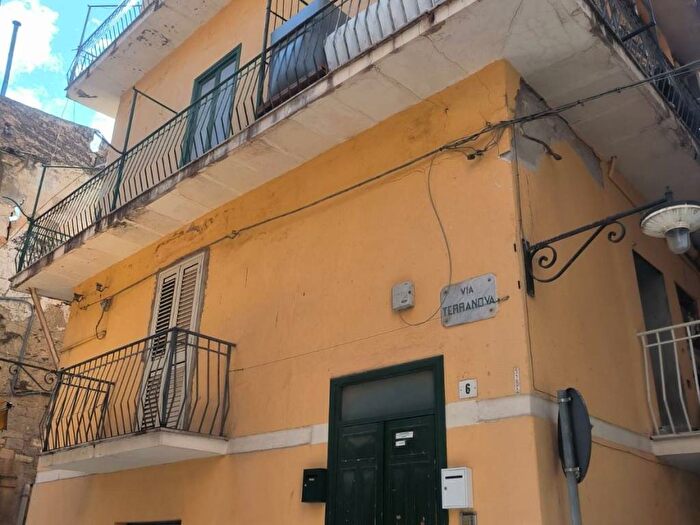 Appartamento trilocale in vendita in Via Terranova, Centro, Caltanissetta
