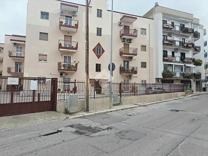 Appartamento trilocale in vendita in Via Cesare Battisti, Triggiano