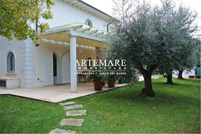 Casa con 6 locali in affitto in Via Concordia, Pietrasanta