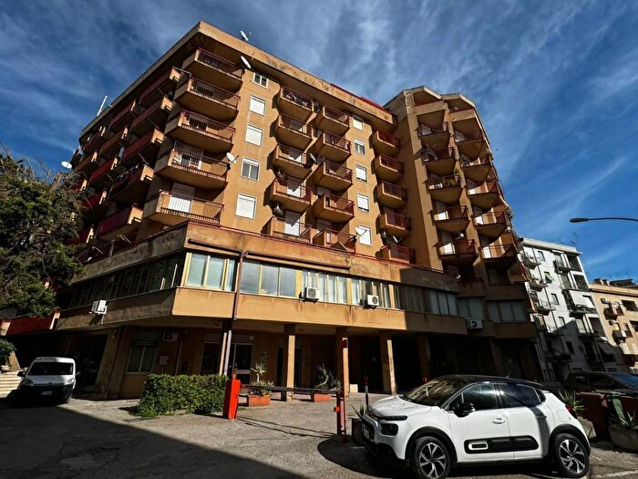 Appartamento trilocale in affitto in Viale Trieste Caltanissetta, Caltanissetta