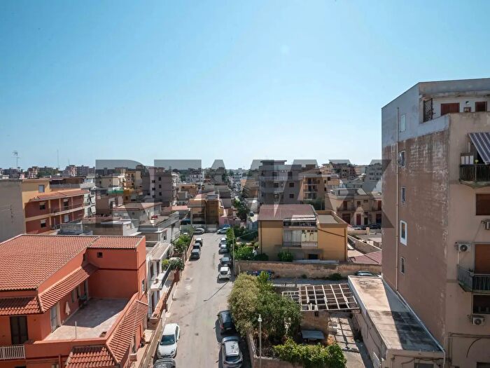 Appartamento con 6 locali in vendita in Viale Santa Panagia, Siracusa