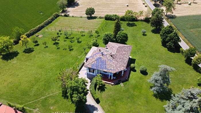 Casa quadrilocale in vendita in Via Pollini, Traversetolo