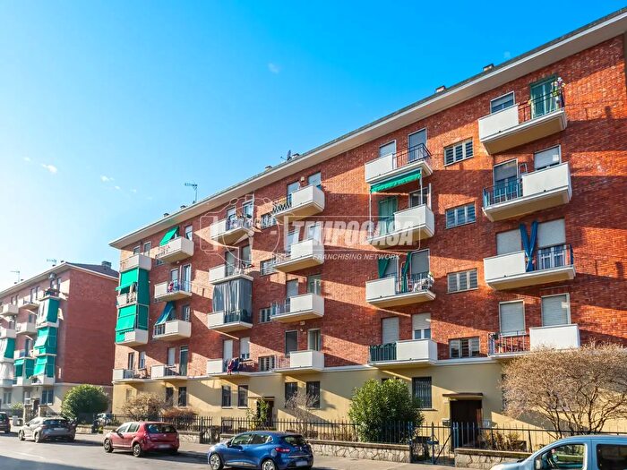 Appartamento trilocale in vendita in Via Giovenale Ancina, Torino