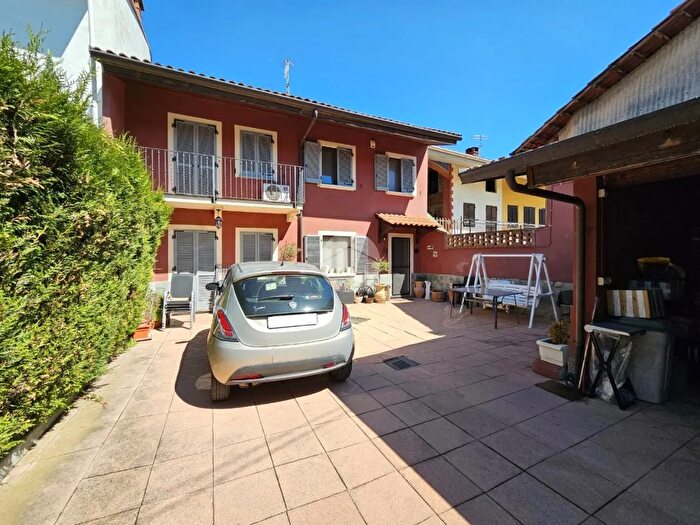 Casa con 6 locali in vendita in Via Crescentino, Vische