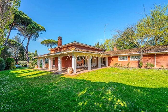 Casa con 9 locali in vendita in Roma