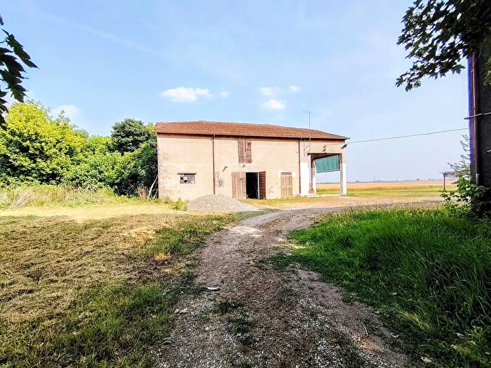 Casa quadrilocale in vendita in Via Morandi, Bondeno