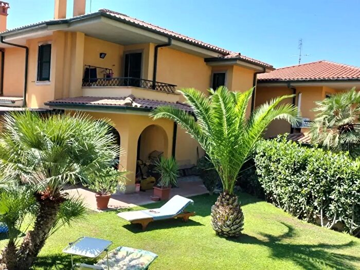 Casa con 9 locali in vendita in Grottaferrata